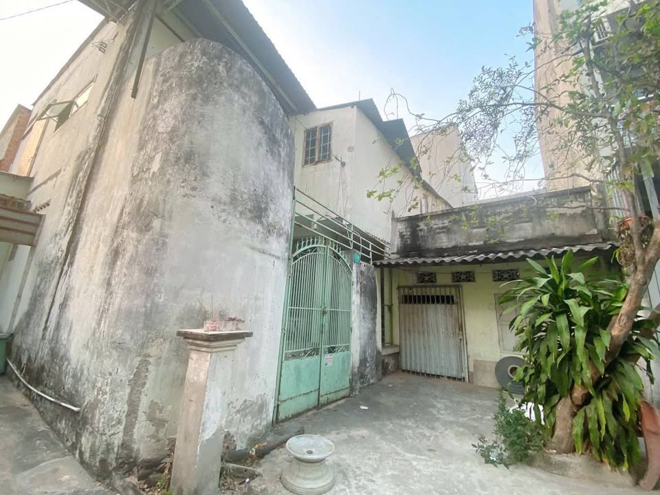 Nhà bán gấp 1/ Đường 385, Phường Tăng Nhơn Phú A, 140m² - Giá siêu hấp dẫn 10.3 tỷ!