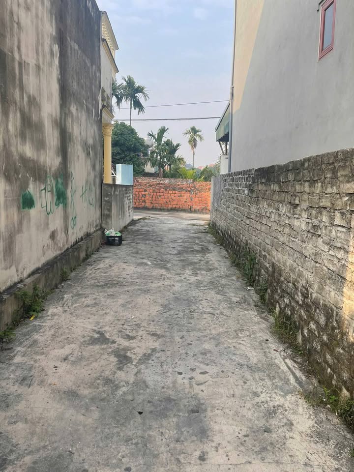 Đất thổ cư 400m² mặt tiền Quốc Lộ 18A chỉ 660 triệu - Cơ hội đầu tư tuyệt vời!