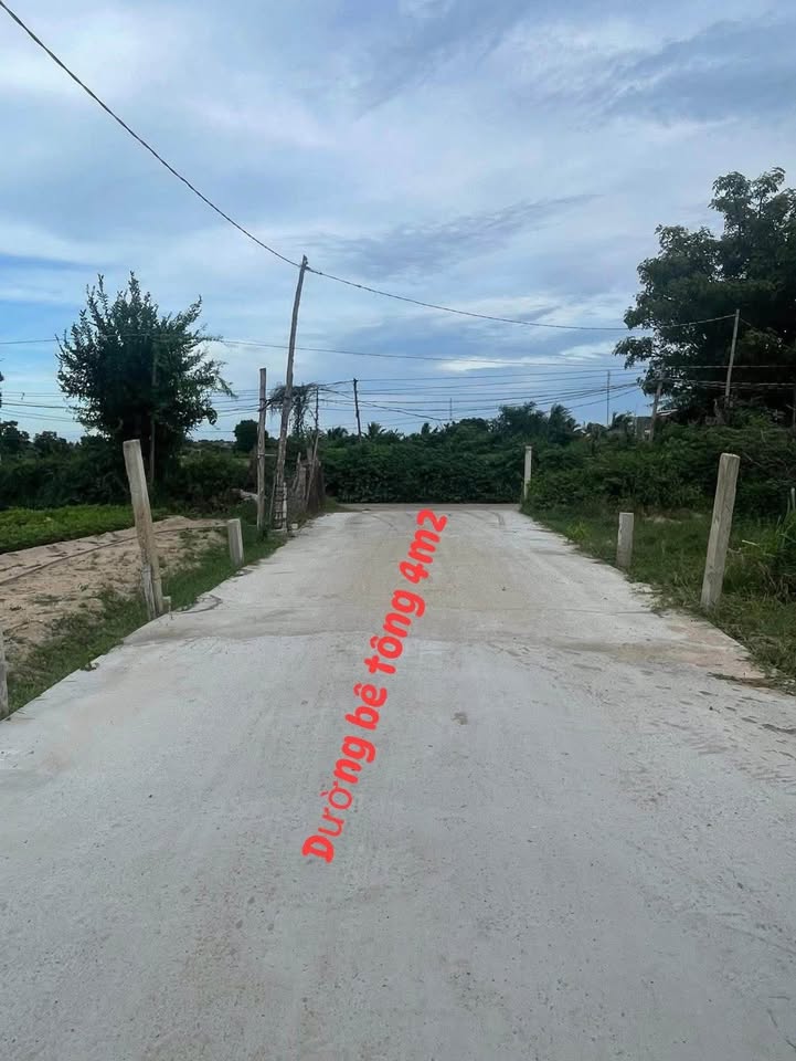 Đất nền Nhơn Hải, Ninh Thuận 97m² giá 550 triệu - Sổ đỏ chính chủ, tiện nghi sống gần biển!