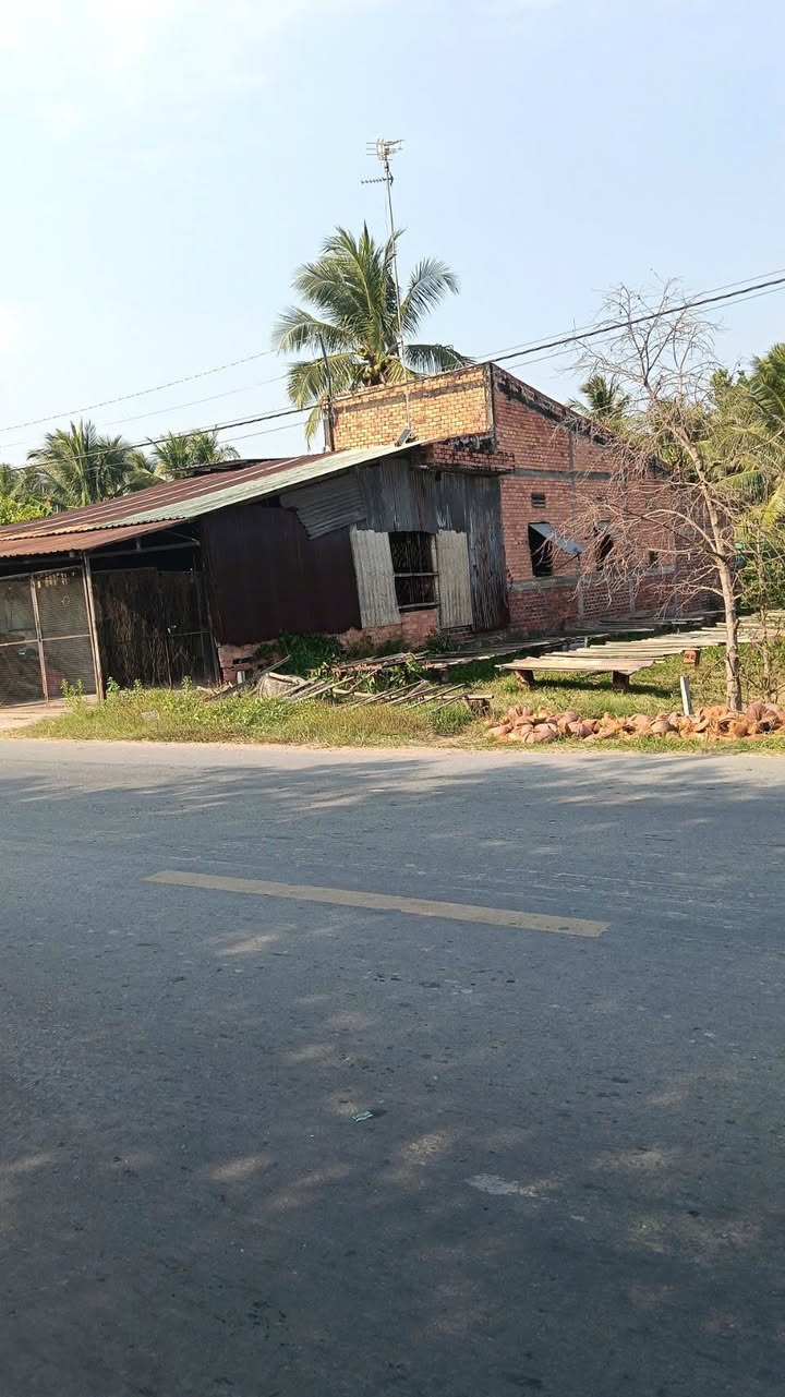 Nhà mặt tiền Quốc lộ 57C, Hưng Nhượng, 339m² - Khu vực đắc địa, giá chỉ 1.45 tỷ!