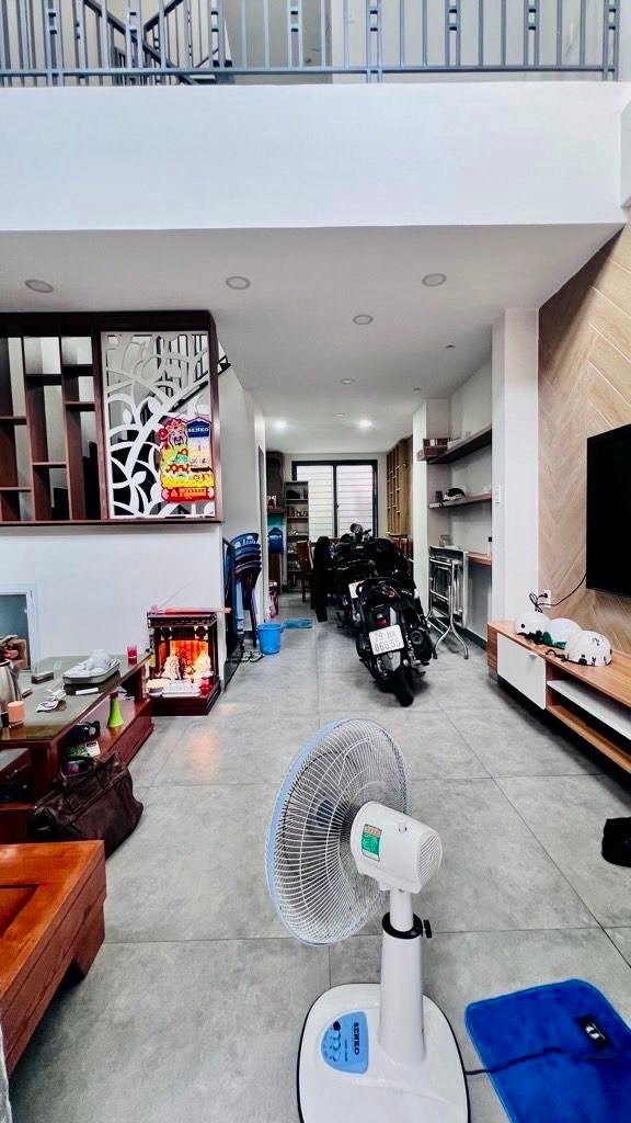 Nhà 4 Tầng Tại Quận 7 - 45m² Giá 7 Tỷ - Thiết Kế Hiện Đại, Thang Máy Sẵn