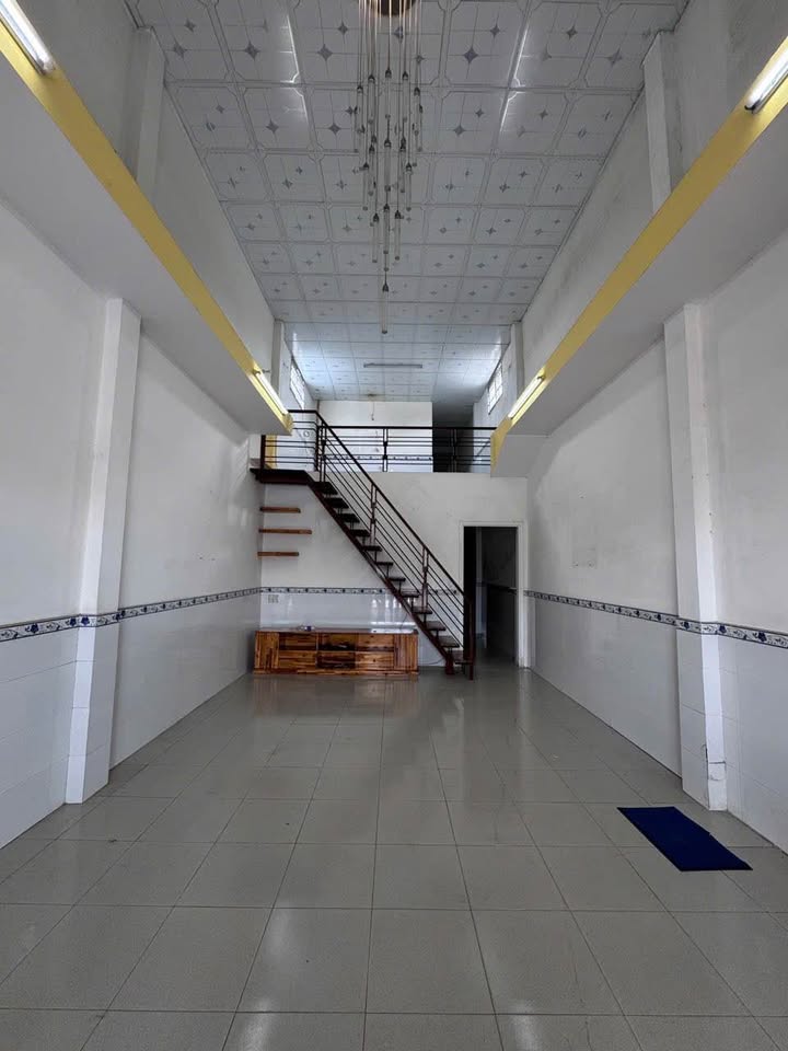 Nhà mặt tiền Ngọc Hân Công Chúa, Long Xuyên 108m² giá 2.2 tỷ - Chính chủ bán gấp!