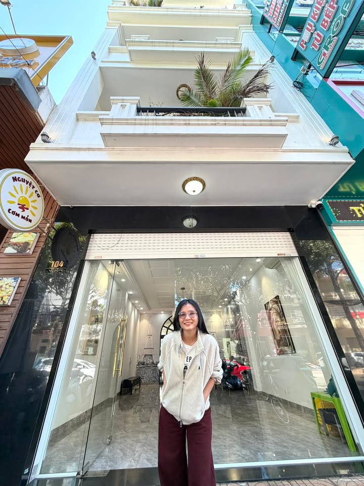 FrontHouse đường Ngô Quyền, Buôn Ma Thuột 100m² giá 19 tỷ - Thiết kế hiện đại, tiện nghi tuyệt vời!