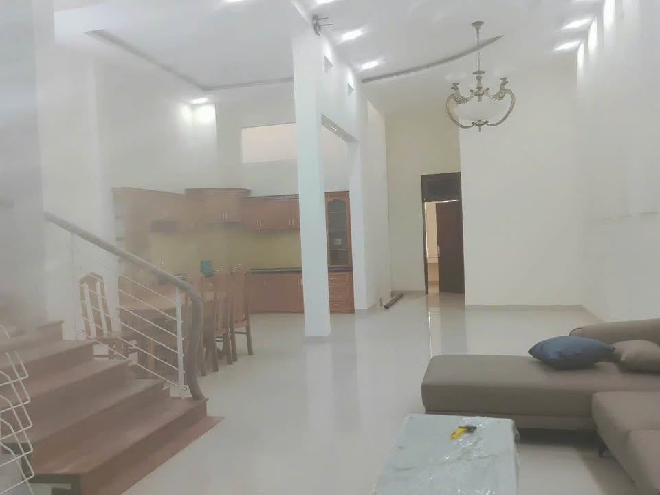 Nhà phố hiện đại Phường Ea Tam 229m² giá 7.9 tỷ - Sẵn sàng vào ở!