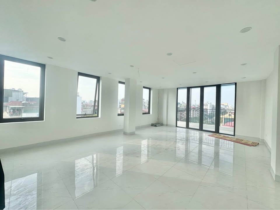 Văn phòng cho thuê tại Lê Văn Lương, Thanh Xuân 230m² - Full view kính đẹp mắt!