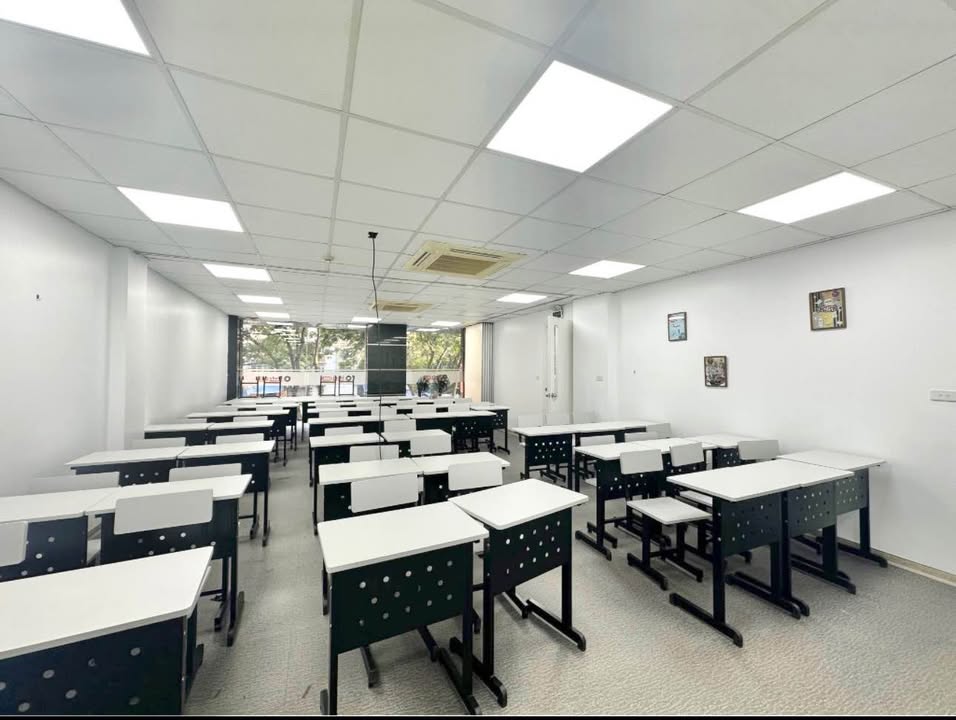 Văn phòng cho thuê Ngã Tư Sở 250m² giá 53.125 triệu - Tiện nghi hiện đại, chỗ để xe thoải mái!