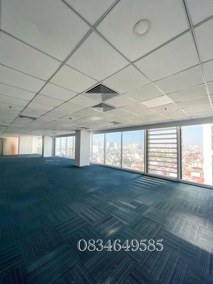 Văn phòng cho thuê tại Cầu Giấy 330m² giá 66 triệu - Sẵn sàng nội thất hiện đại!