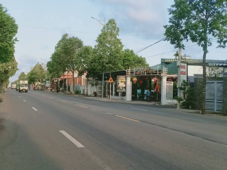 Đất nền mặt tiền Quốc Lộ 6m x 30m giá 2.4 tỷ - Kinh doanh thuận lợi!