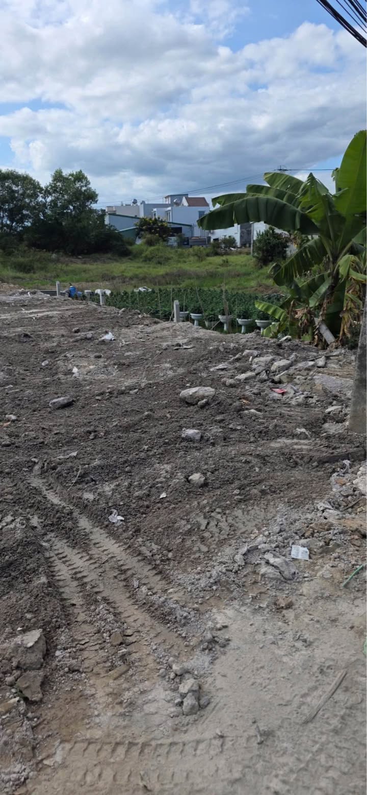 Đất mặt tiền đường Bệnh Viện Đường Sắt Nha Trang 108m² giá chỉ 2.4 tỷ - Cơ hội đầu tư hấp dẫn!