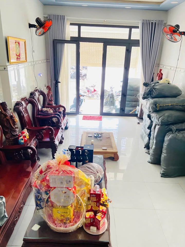 Nhà 4 tầng đường Lê Trọng Tấn, Quận Tân Phú, 115m², chỉ 7.5 tỷ - Kinh doanh hiệu quả!