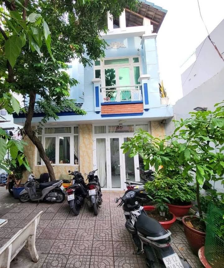 Biệt thự sân vườn hẻm xe hơi Bình Thuận Quận 7 - 300m² giá 31 tỷ - Đầu tư sinh lời ngay!