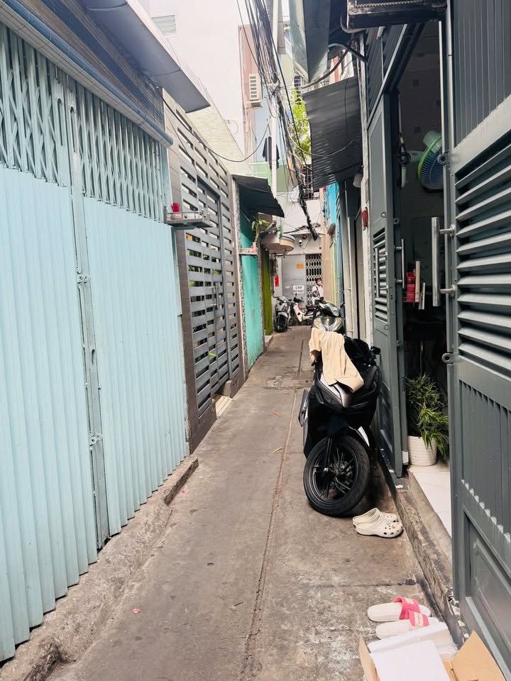 Nhà riêng đường Nguyễn Văn Cừ, Quận 5, 49m² giá 6.1 tỷ - Tiện xây mới ngay!