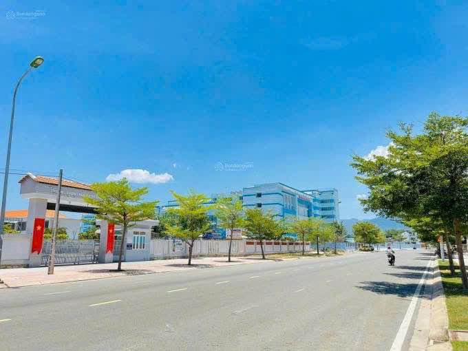Shophouse KĐT Mỹ Gia Nha Trang 150m² giá 12.9 tỷ - Mặt tiền đường lớn, gần bệnh viện!