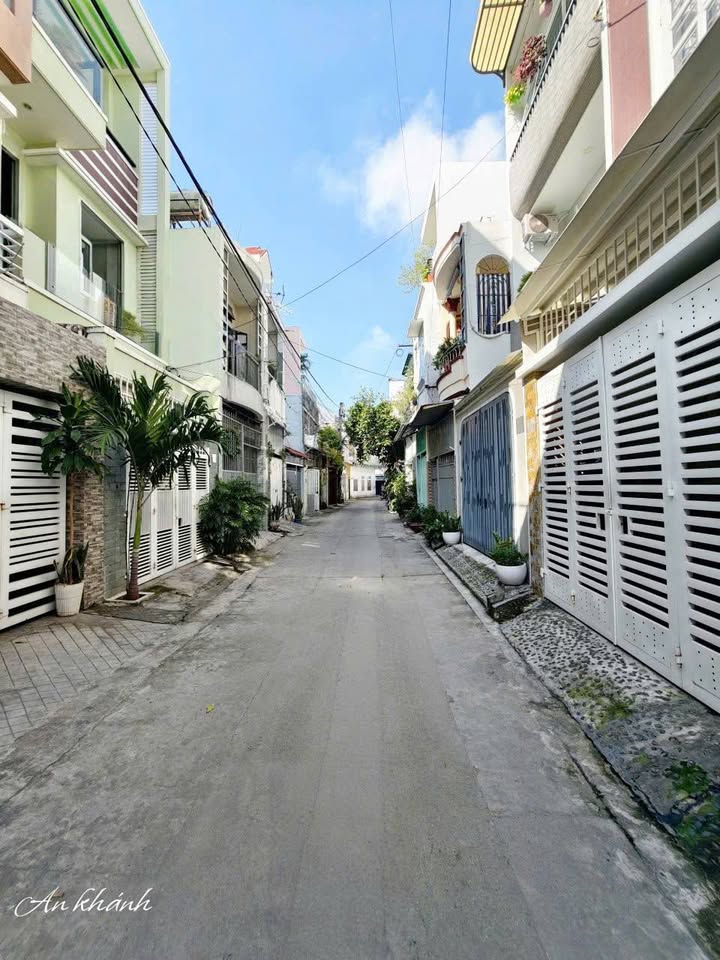 Nhà 2 tầng đường Lê Hồng Phong, Nha Trang 51.8m² giá 5.5 tỷ - Vị trí đắc địa!