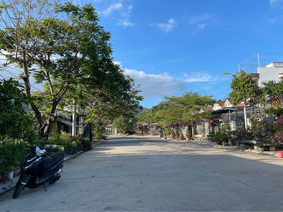 Bán đất tặng nhà cấp 4 khu tái định cư Đắc Lộc, Nha Trang 200m² - Giá tốt, sẵn sàng cho thuê!