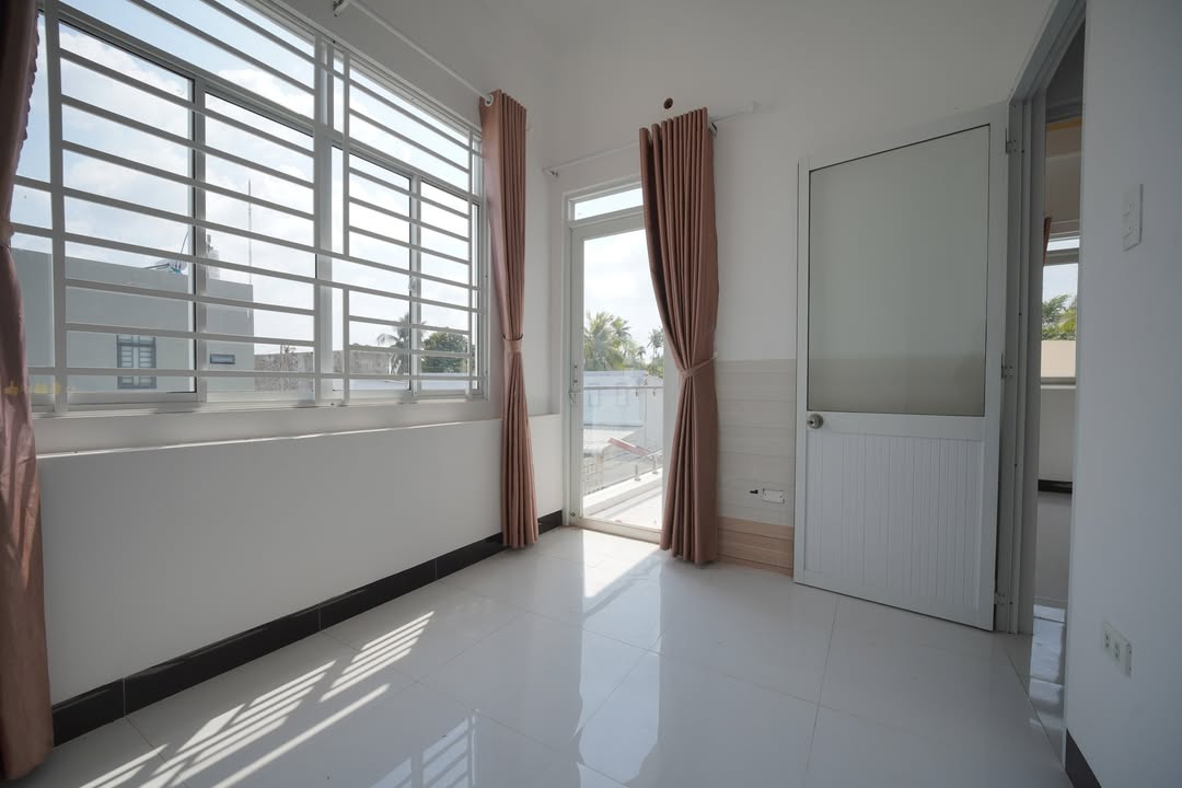 Nhà phố 2 mặt hẻm Cách Mạng Tháng Tám 42m² giá 2.37 tỷ - An ninh yên tĩnh!