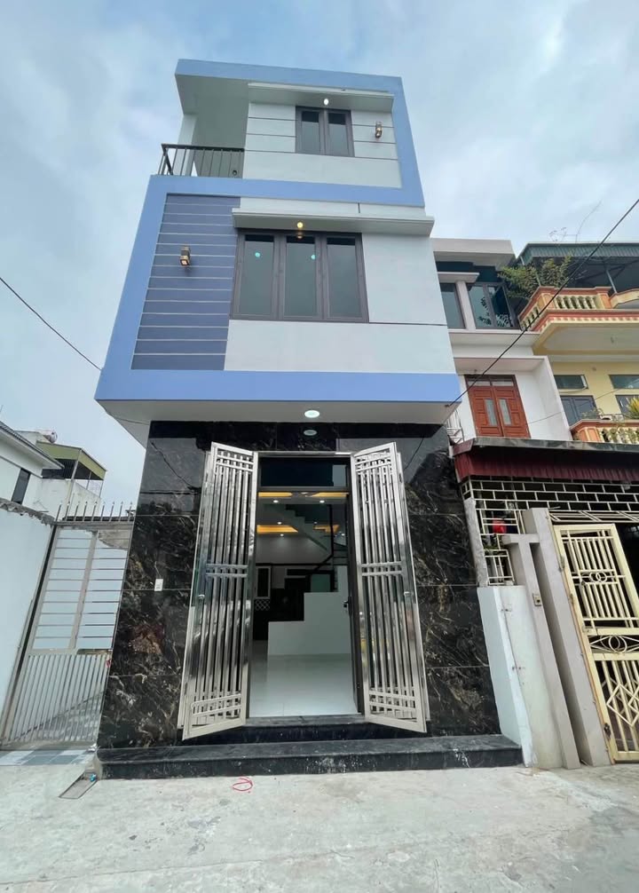 Nhà 3 tầng Phú Xuân 40m² giá 2 tỷ - Ô tô tránh, đỗ cửa