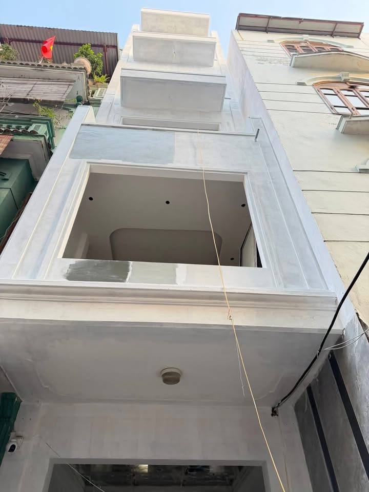 Nhà phố Bồ Đề Long Biên 44m² giá 14.8 tỷ - Nhà mới hoàn thiện, thang máy nhập khẩu!