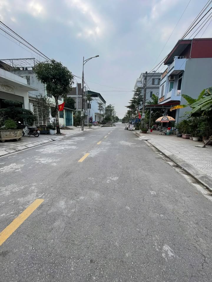 Đất nền khu đấu giá Lam Hạ, 95m² giá 6.175 tỷ - Vị trí đắc địa gần tiện ích!