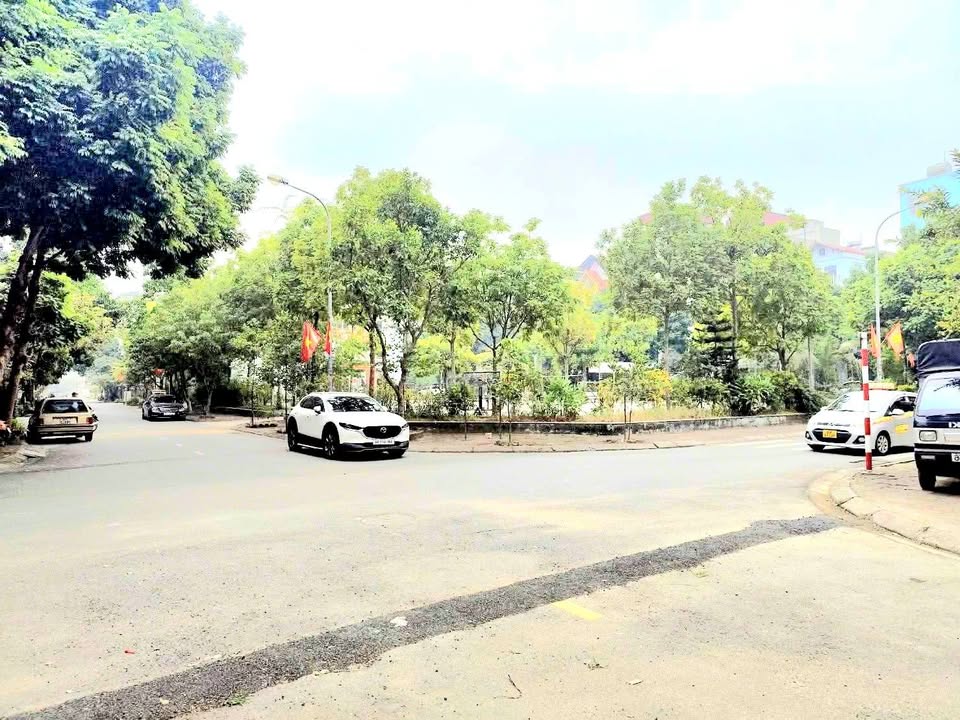 Đất nền Phường Việt Hưng, Quận Long Biên 60m² giá 100 tỷ - Đầu tư sinh lời ngay!