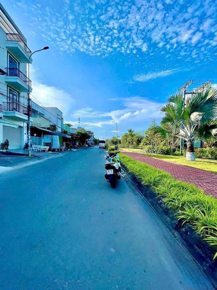 Nhà phố 3 tầng đường số 6, quận Ninh Kiều, 90m² giá 6.299 tỷ - Đối diện công viên thoáng mát!