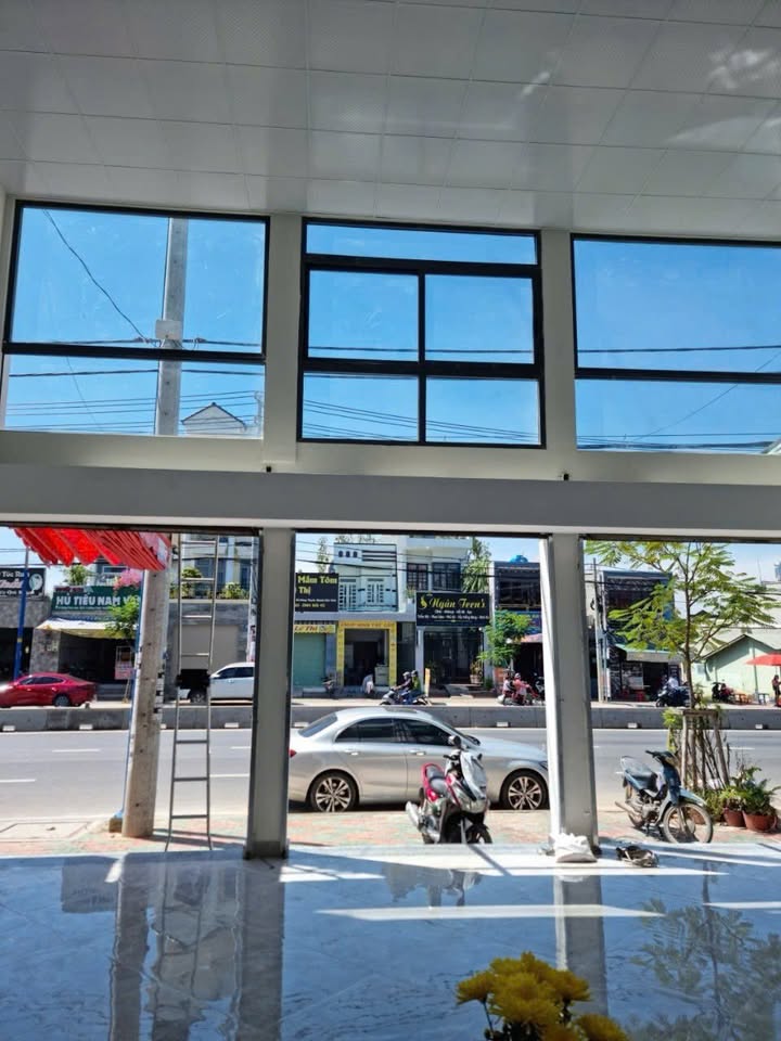 Nhà mặt tiền Đặng Thúc Vịnh, Hóc Môn 255m² giá 15.4 tỷ - Đầu tư sinh lời ngay!