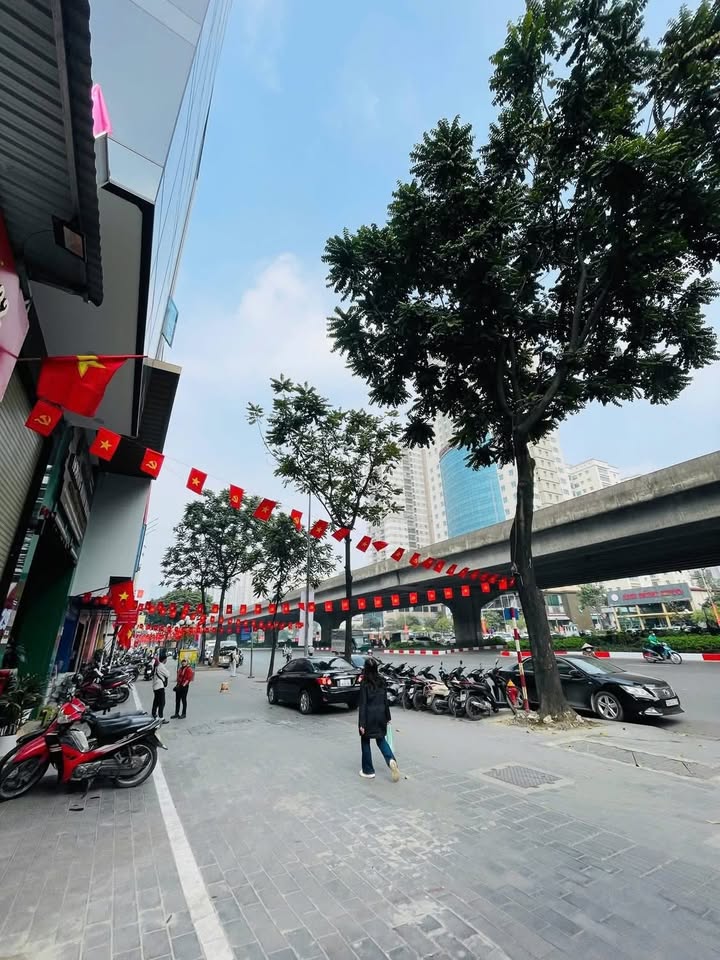 FrontHouse Khuất Duy Tiến 94m² giá 86 tỷ - Vị trí đẳng cấp, lô góc 3 mặt thoáng!