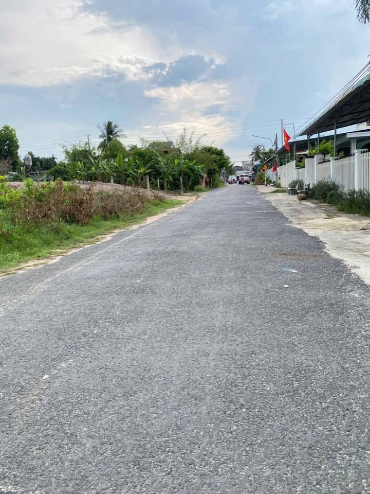 Đất nền Hẻm 21 Bời Lời, Phường Ninh Sơn, 297m² giá chỉ 693 triệu - Cơ hội đầu tư hấp dẫn!