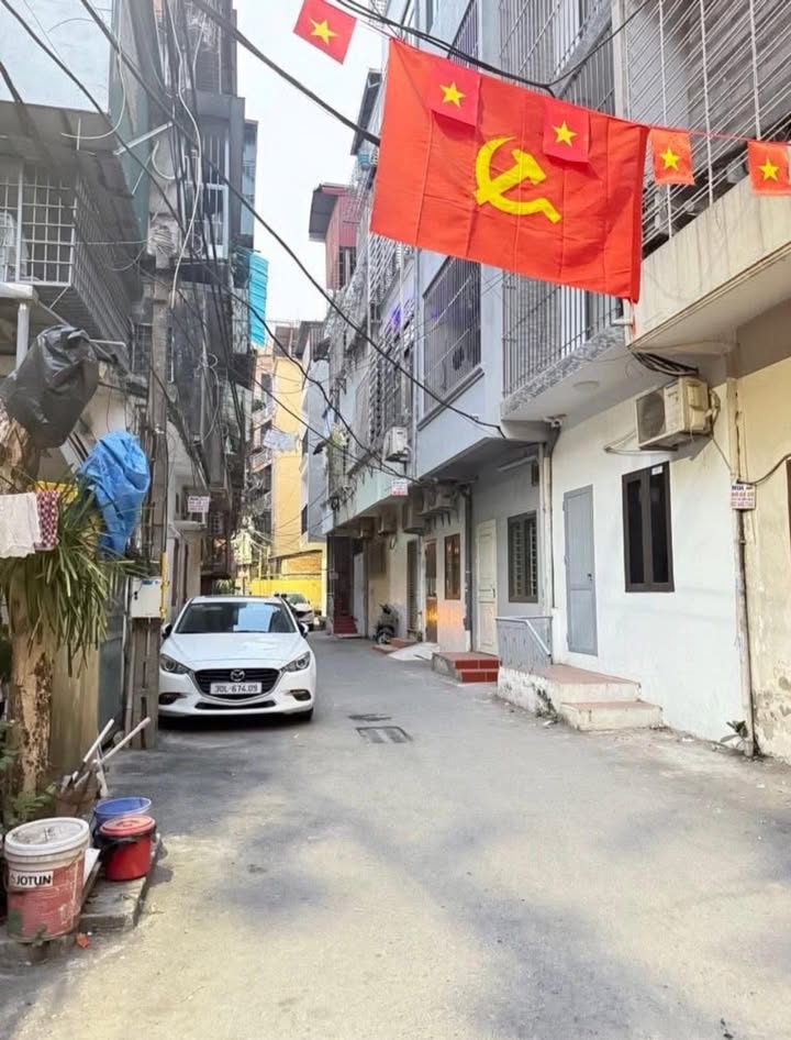 Nhà phố Tân Mai, Hoàng Mai 35m² giá 5 tỷ - Ngõ thông, ô tô tránh!