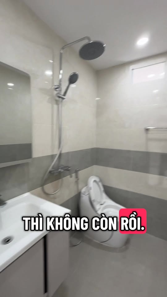 Chung cư Hoàng Mai 70m² giá 5 tỷ - Lô góc 3 ban công thoáng mát!