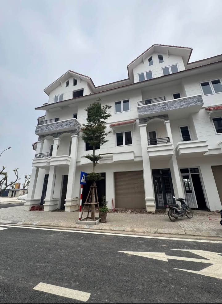 Townhouse Cienco5 Hoàng Quốc Việt 75m² giá 13 tỷ - Vị trí đắc địa kết nối hoàn hảo!