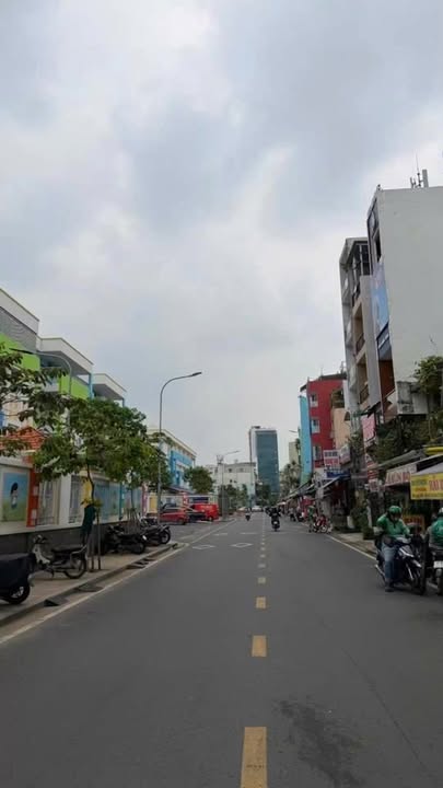 Nhà phố Tân Bình 100m² giá 5.5 tỷ - Hẻm ô tô gần công viên