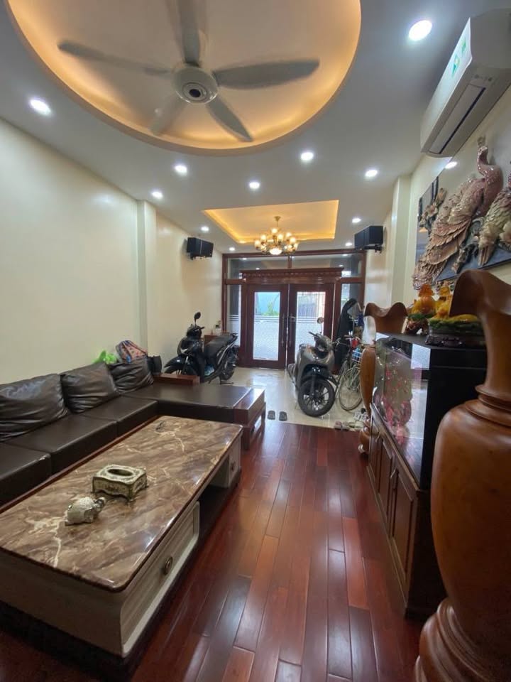 Nhà 6 tầng Quang Tiến, Đại Mỗ 41m² giá 13 tỷ - Ô tô đỗ cửa, tiện ích đầy đủ!