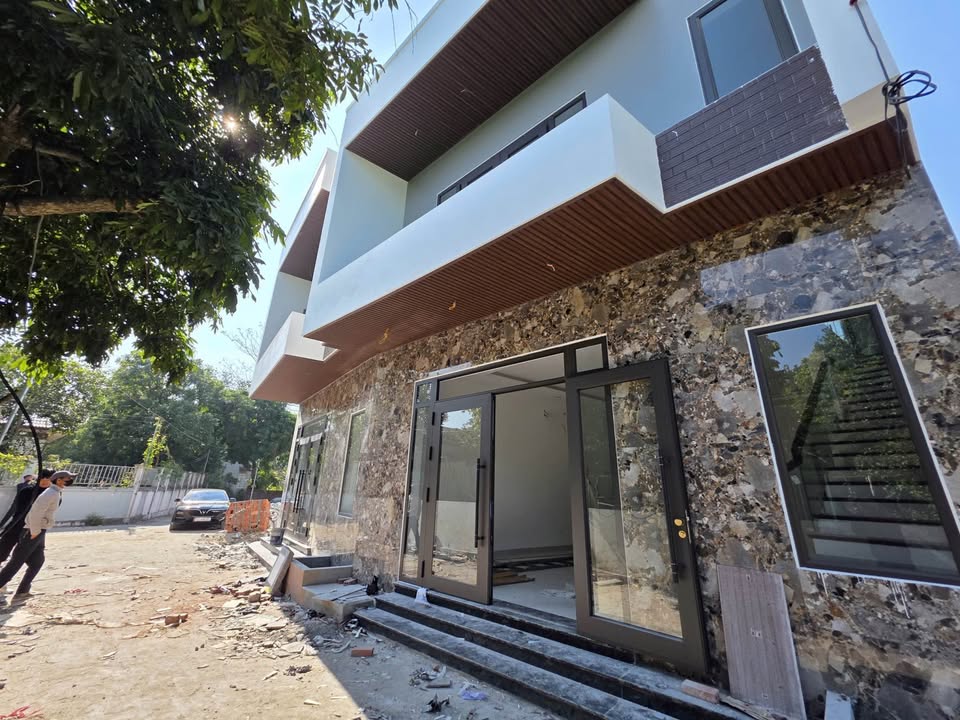 Nhà 2 tầng Thượng Trung, Móng Cái 90m² giá chỉ 2 tỷ - Vị trí đắc địa, đầy đủ tiện ích!