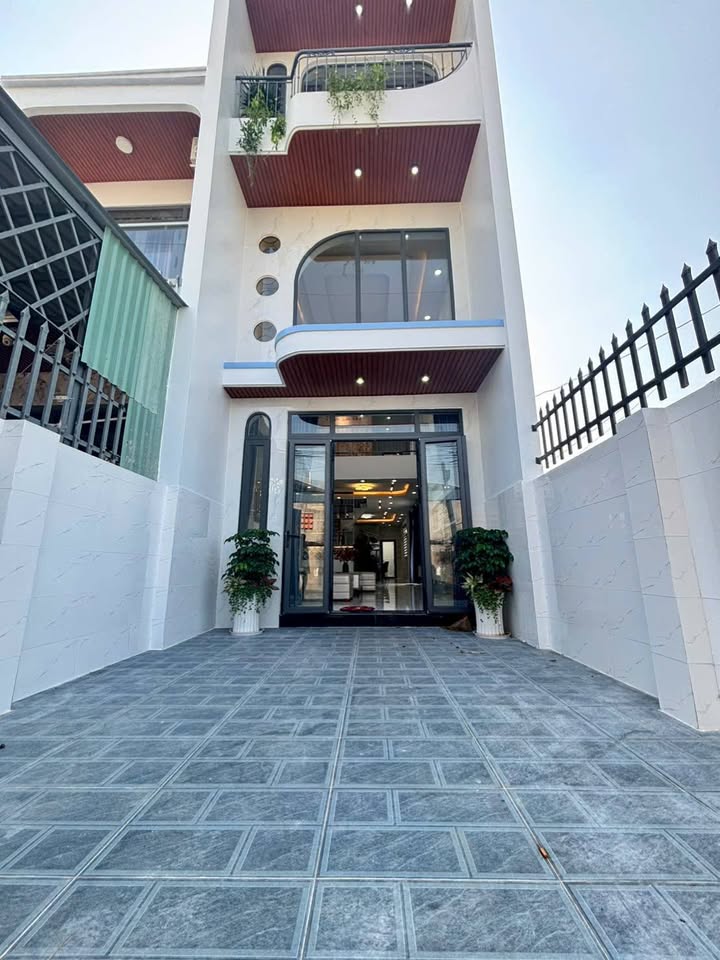 Nhà mặt tiền đường Liên ấp 2-3A, Bến Lức 104m² giá 3.35 tỷ - Chính chủ bán gấp!