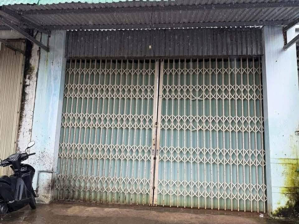 Nhà mặt tiền Quang Trung, Huyện Ea Kar, 250m² - Giá 2.4 tỷ, Sẵn sàng vào ở ngay!