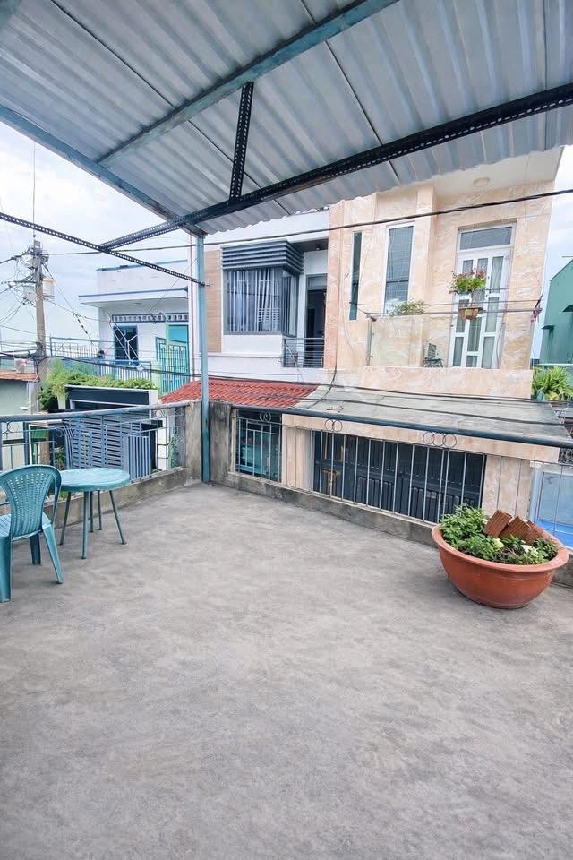 Nhà 2 tầng Nguyễn Văn Quá, Đông Hưng Thuận 100m² giá 4.999 tỷ - Vị trí đẹp và thuận tiện!