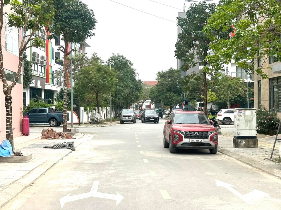 Đất KĐT Vườn Đào Tây Hồ 106m² giá 2x tỷ - Đường rộng ô tô tránh