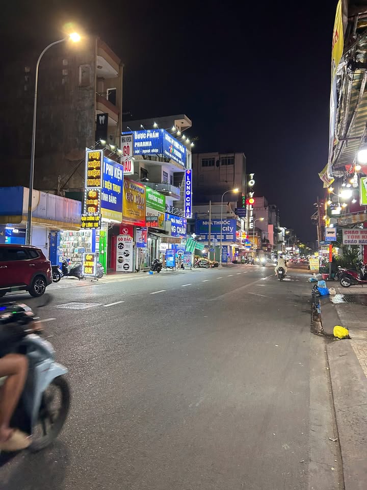 Nhà mặt tiền Tân Hương, Quận Tân Phú 64m² giá 13 tỷ - Tiện xây mới ngay!