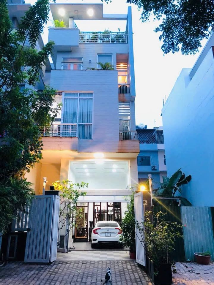 Nhà phố Phú Mỹ Vạn Phát Hưng Q7 126m² giá 23.9 tỷ - Thiết kế hiện đại, sẵn sàng vào ở!