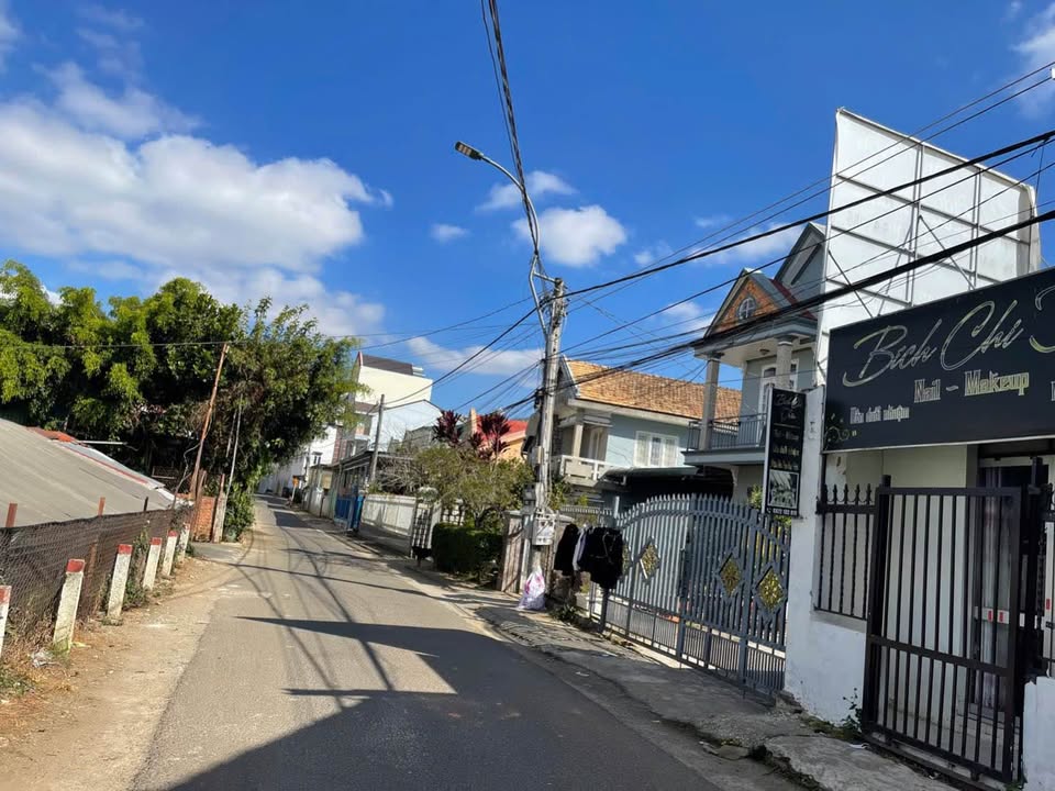 Đất nền Phường 12, Đà Lạt 300m² giá 10.9 tỷ - Sổ đỏ chính chủ, xây dựng tự do!