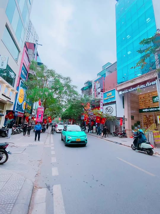 Toà nhà 8 tầng mặt phố Chùa Láng 115m² giá 115 tỷ - Đầu tư sinh lời hấp dẫn!