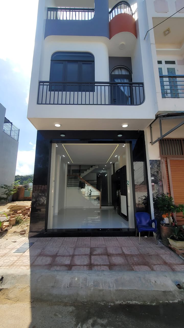 Nhà mặt tiền 3 tầng Phường Nhơn Bình Quy Nhơn 65m² giá 4.4 tỷ - Đầu tư sinh lời ngay!