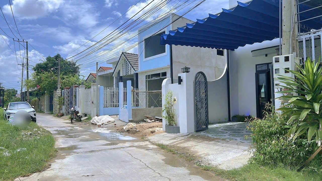 Nhà 1 trệt 1 lầu tại Bình Phú, Bến Tre, 115m² - Thiết kế hiện đại, giá chỉ 2 tỷ!