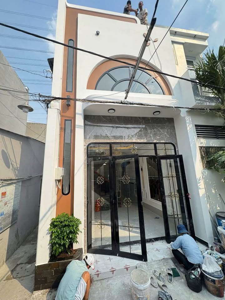 Nhà riêng Hóc Môn 44m² giá 1.98 tỷ - Nhà mới, hiện đại, dọn vào ở ngay!