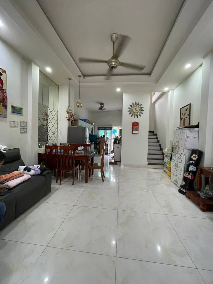 Nhà riêng Hiệp Phú 51m² giá 5 tỷ - Hẻm xe hơi, vào ở ngay!