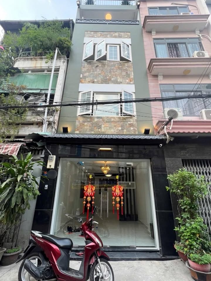 Nhà mặt hẻm xe tải Nguyễn Tri Phương Quận 10 44m² giá 13.6 tỷ - Kinh doanh thuận lợi!