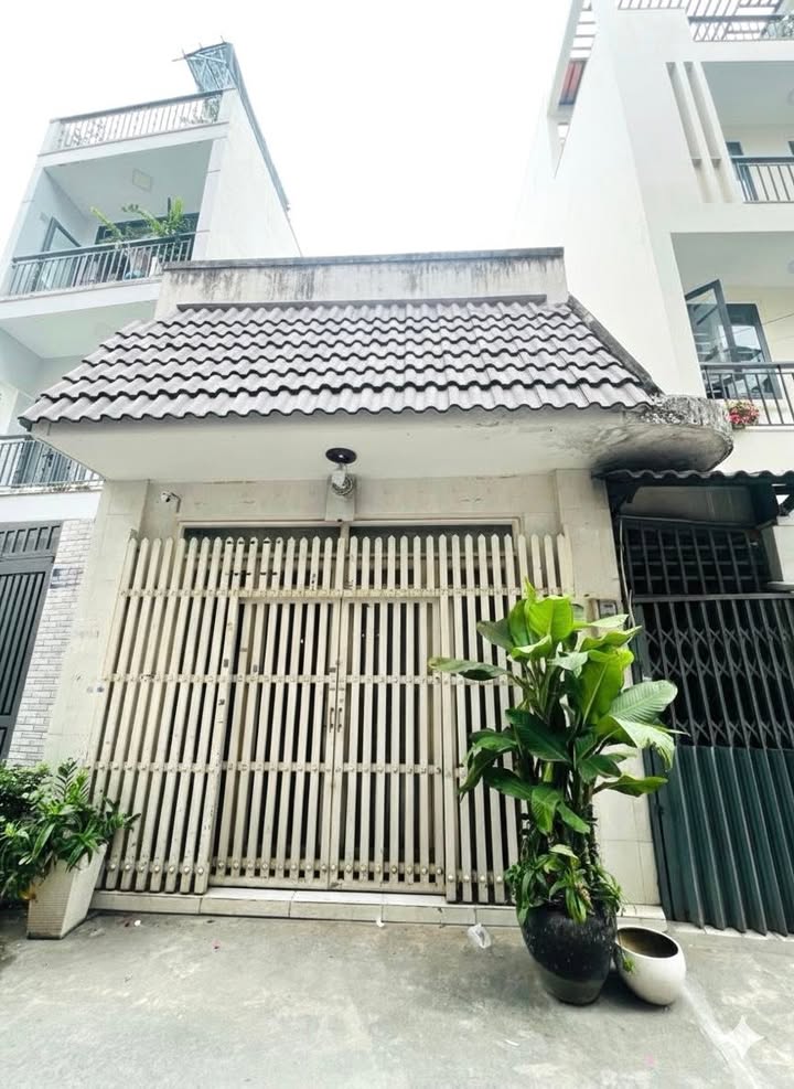 Nhà cũ Huỳnh Văn Bánh, Phú Nhuận 76m² giá 11 tỷ - Tiện xây mới ngay!