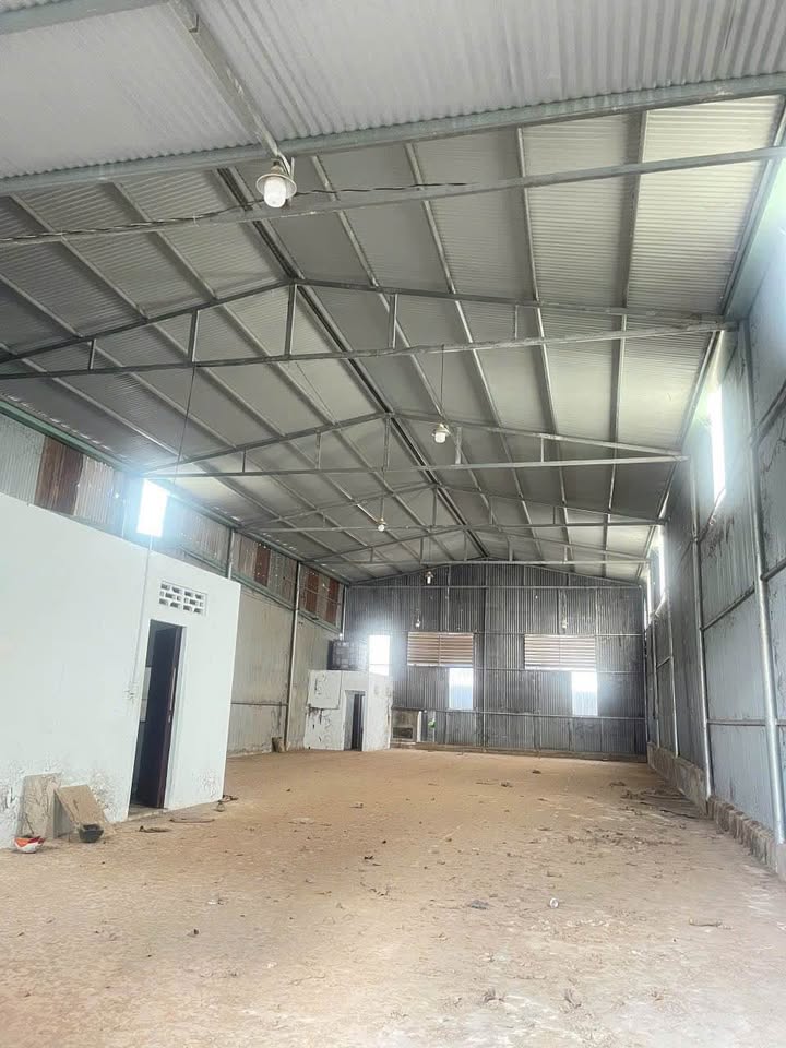 Đất và Nhà xưởng Trảng Bom 300m² giá 2 tỷ - Sổ riêng pháp lý rõ ràng!