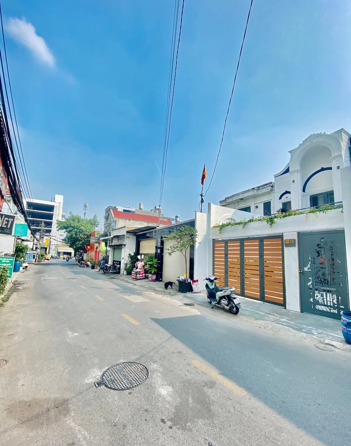 Nhà mặt tiền Nguyễn Đức Thiệu, Dĩ An 117m² giá 7.9 tỷ - Kinh doanh lý tưởng!